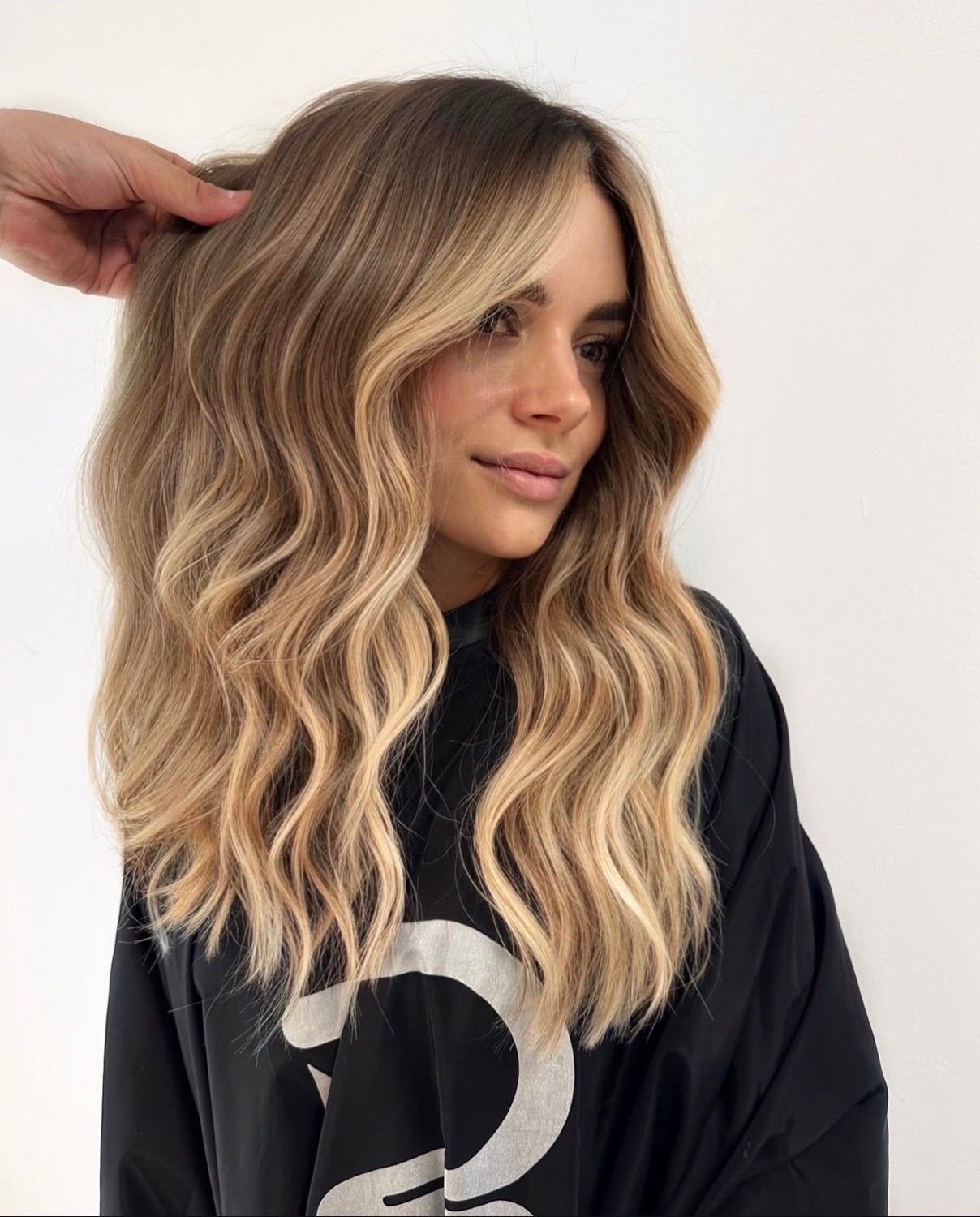 Bronde balayage in loose, beachy waves